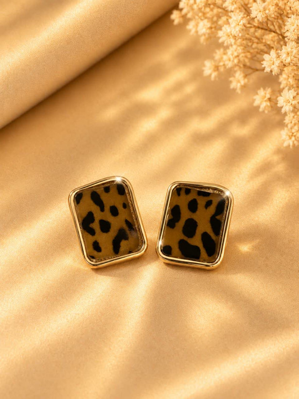 گوشواره میخی طرح پلنگی